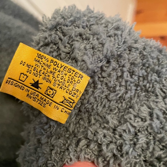 Cozy Green Wearable Blanket - Picture 3 of 4